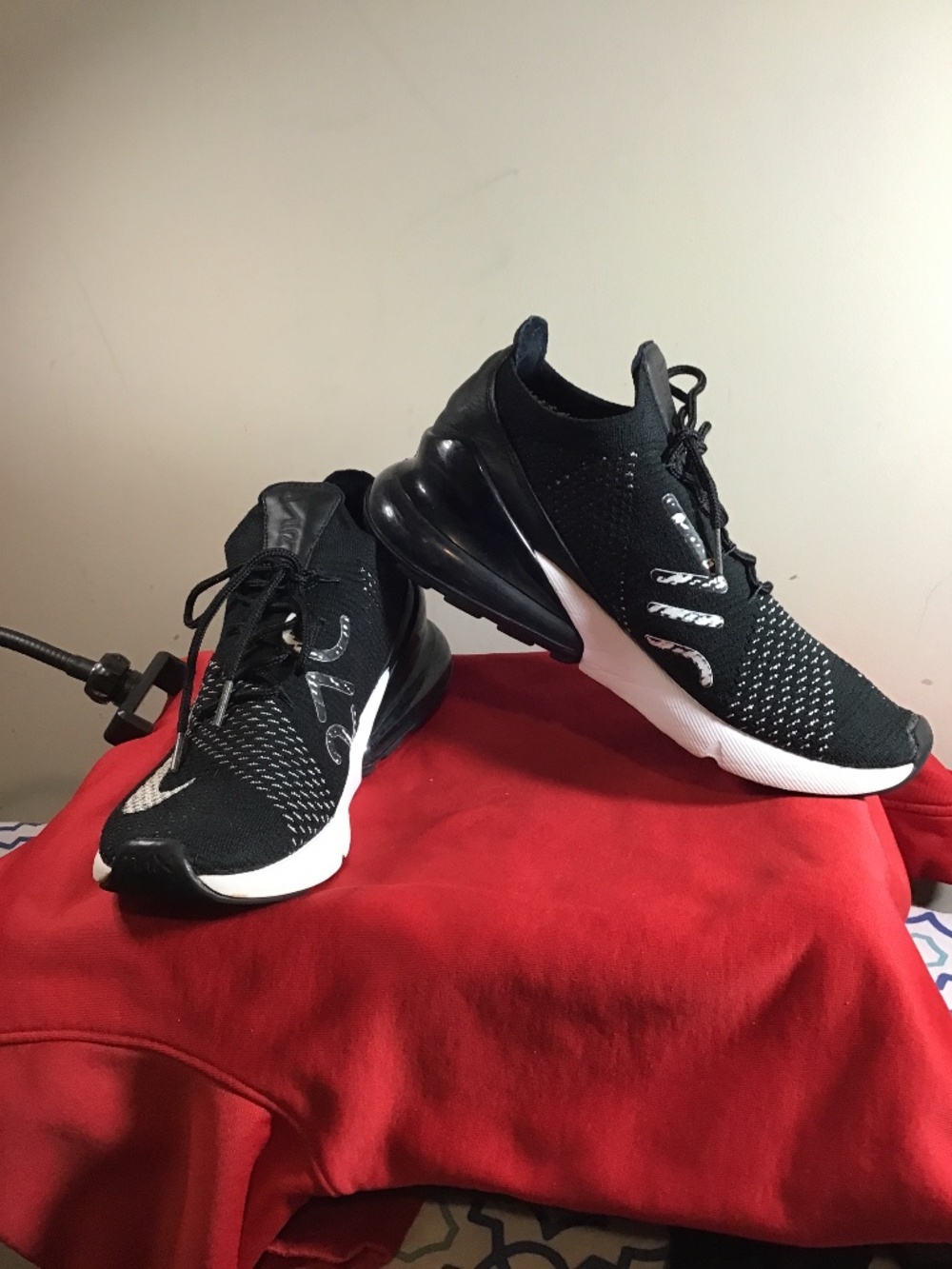🔥Nike’s women’s 270 Flyknit, Oreo, great condition, size 9.5, see photos 🔥